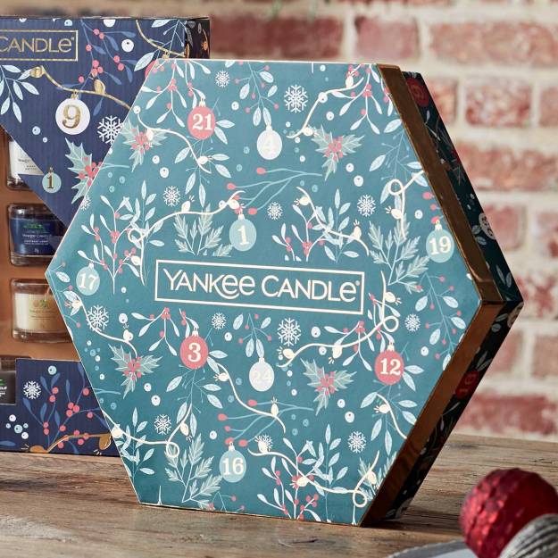Yankee Candle Christmas Eighteen Tea Light Delight Gift Set