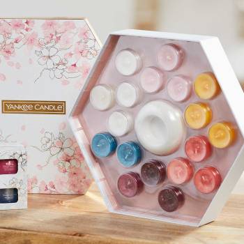Yankee Candle Sakura Blossom Festival 18 Tealight and Holder Gift Set