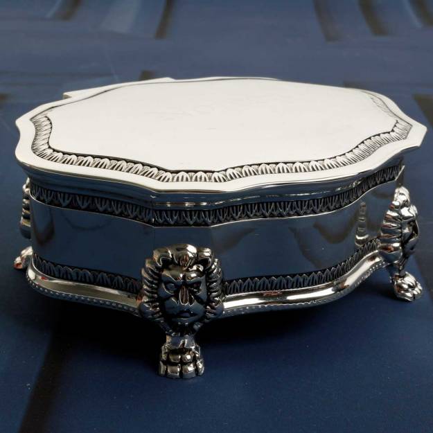 Silverplated Scalloped Edge Trinket Box - Engraved With Your Message