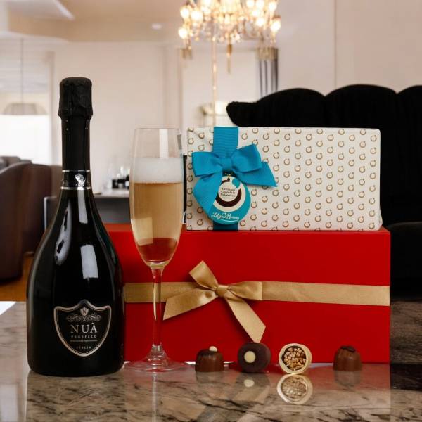 Italian Nua Prosecco & Irish Chocs in Gift Box