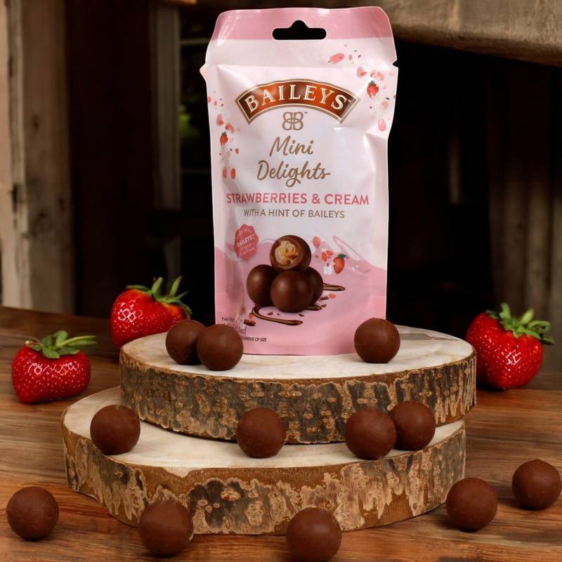 Baileys Strawberries and Cream Pouch 102g