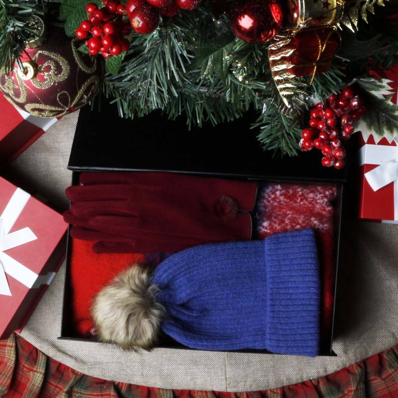 The Luxury Hat, Scarf & Glove Gift Set - Red & Blue