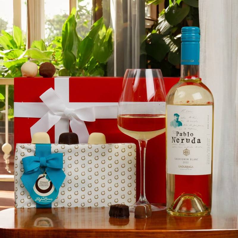 White Wine & Chocolate Gift Hamper