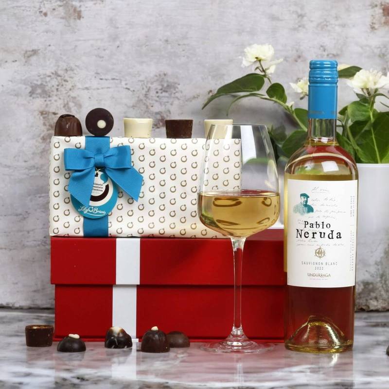 White Wine & Chocolate Gift Hamper