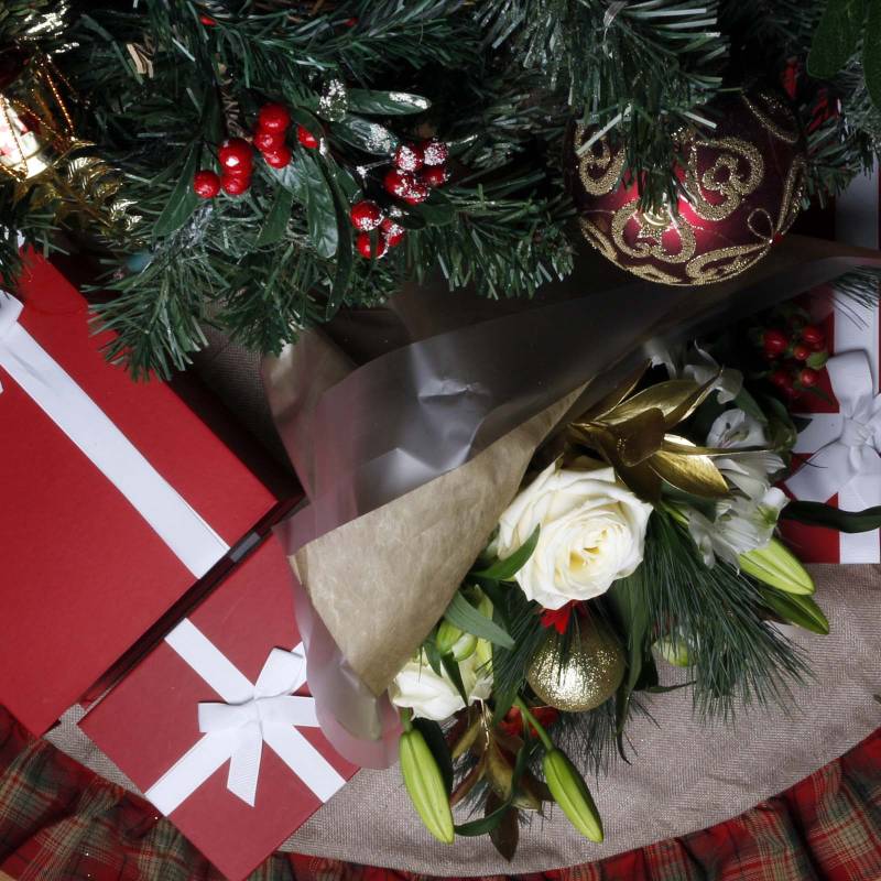 The Elegant Fresh Flowers Christmas Bouquet