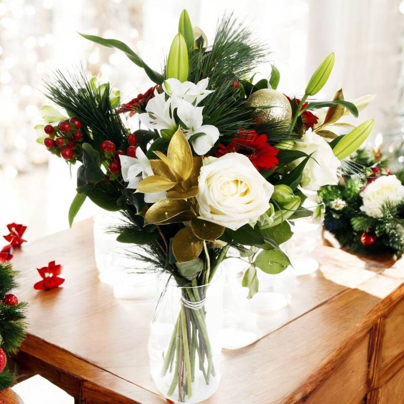 The Elegant Fresh Flowers Christmas Bouquet