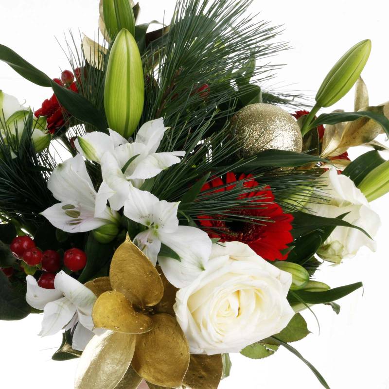 The Elegant Fresh Flowers Christmas Bouquet