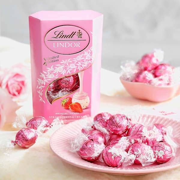 Lindt Lindor Strawberry & Cream 200g