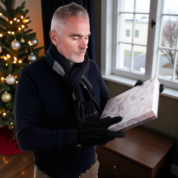 Gent's Wool Scarf & Glove Set