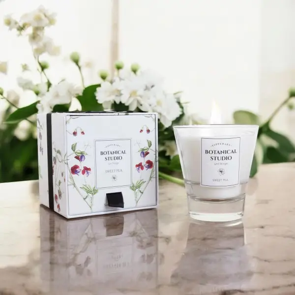 Tipperary Crystal Botanical Studio Candle - Sweet Pea