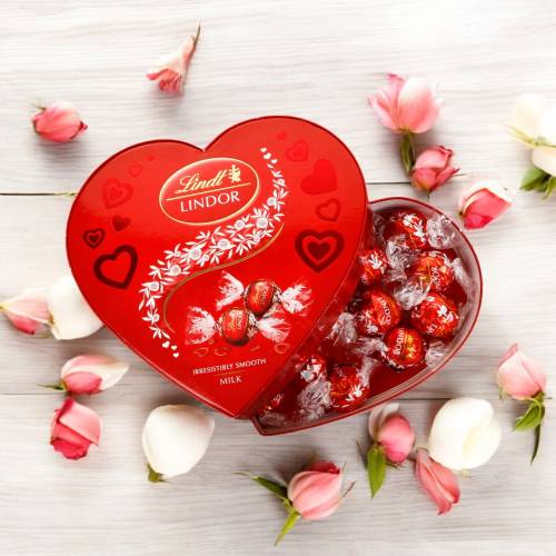Lindt Lindor Milk Chocolate Truffles Heart Gift Box 200g