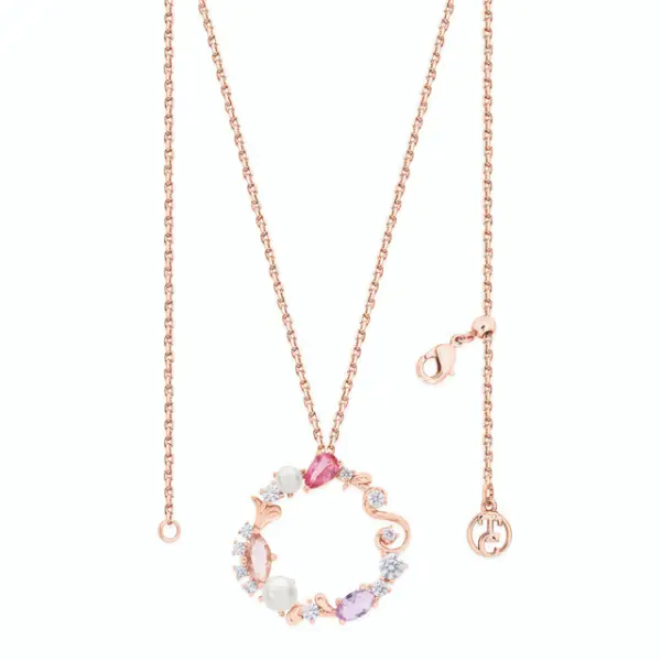 Maureen O'Hara Vintage Wreath Rose Gold Pendant