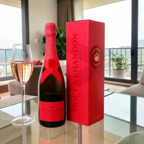 Moet & Chandon Rose 75cl in Gift Box
